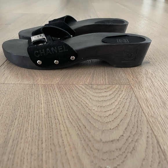 Chanel black wooden mules. Excellent condition. Authentic. - Picture 2 of 6